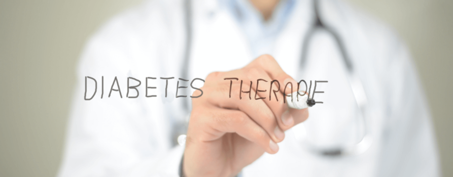 Arzt schreibt Diabetes-Therapie an Fenster