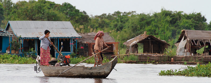 Leben im Kambodscha. Fahrt auf dem Fluss